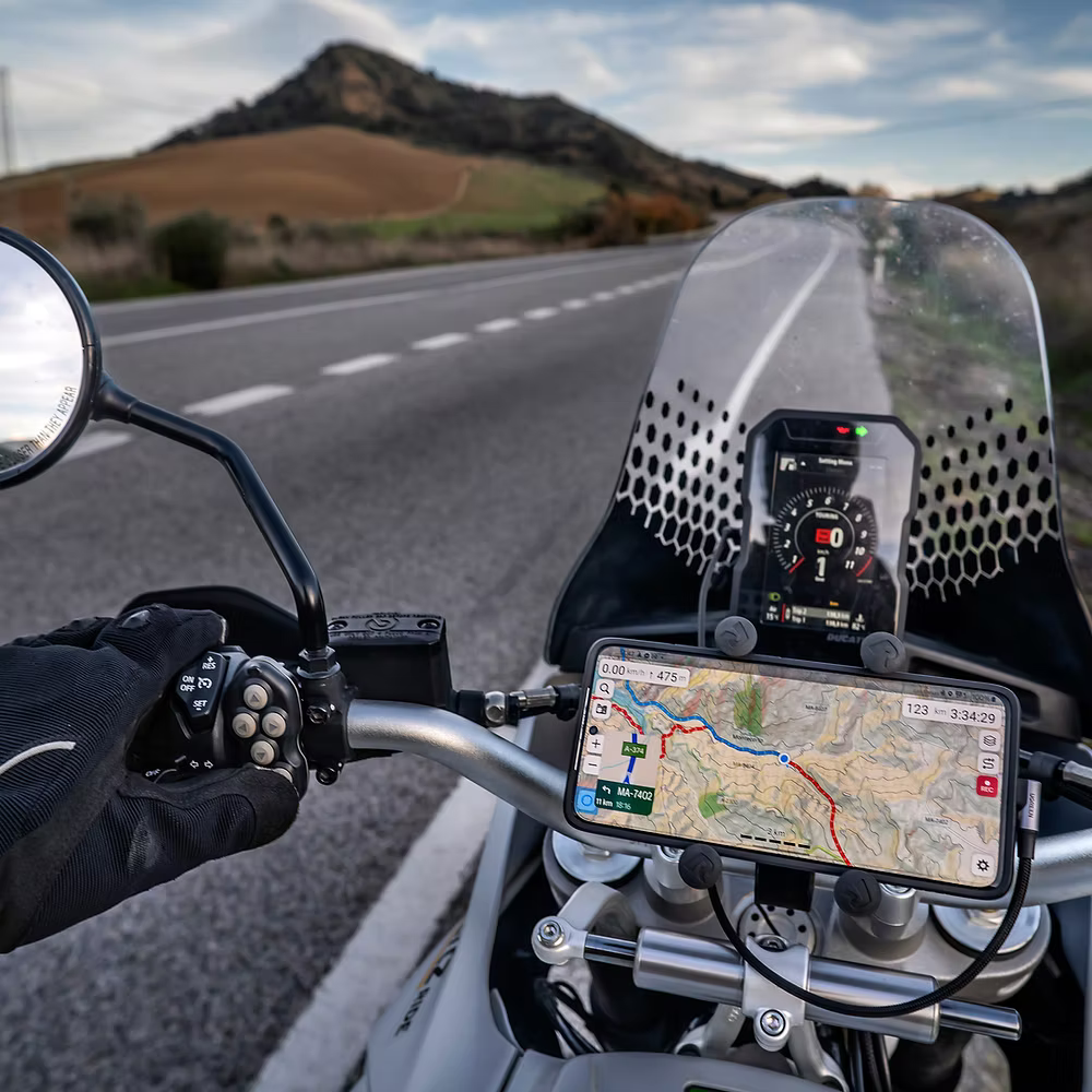 Remotek motorcycle handlebars bluetooth controller for sat nav and digital road book.