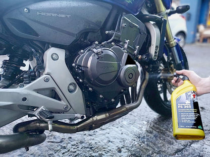Scottoiler FS 365 Complete Bike Protector is a water-based formula that neutralises salt to prevent rust and corrosion