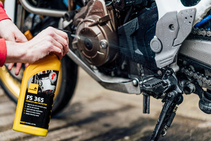 Scottoiler FS 365 Complete Bike Protector is a water-based formula that neutralises salt to prevent rust and corrosion