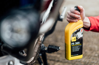 Scottoiler FS 365 Complete Bike Protector is a water-based formula that neutralises salt to prevent rust and corrosion