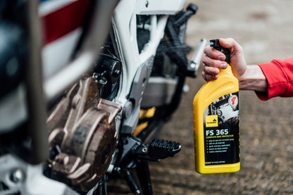 Scottoiler FS 365 Complete Bike Protector is a water-based formula that neutralises salt to prevent rust and corrosion