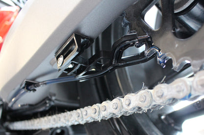 Scottoiler The Scorpion Dual Injector enhances oil delivery and lubrication to both sides of the chain and sprocket.